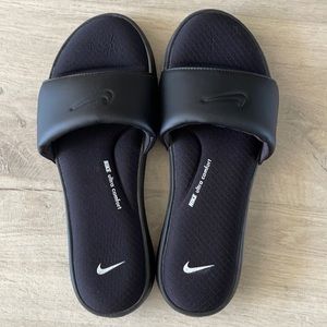 Size 11 Nike ultra comfort slide